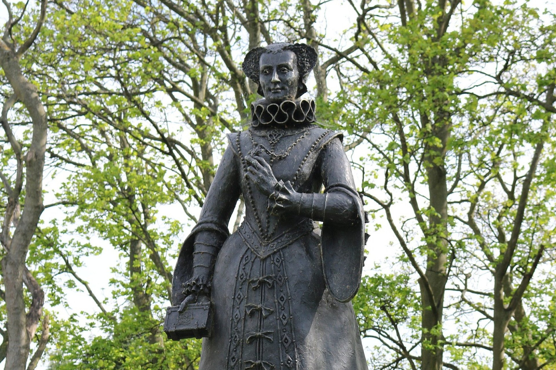 Statue of Mary Queen of Scots