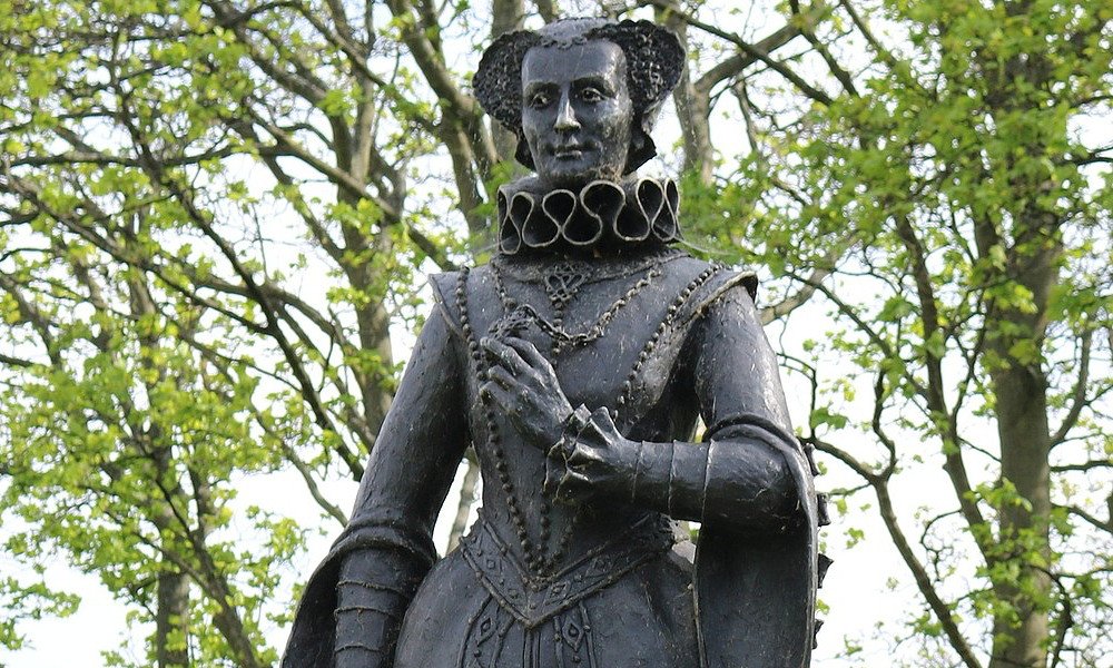 Statue of Mary Queen of Scots