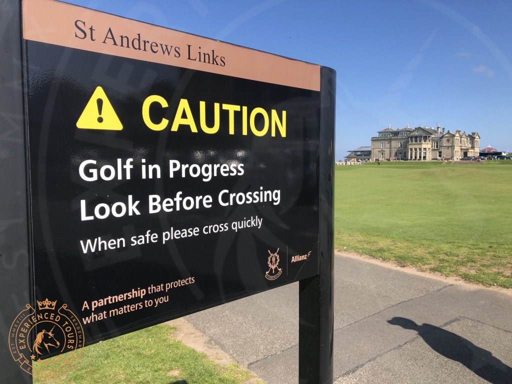 Caution sign approaching Grannie Clark's Wynd in St Andrews