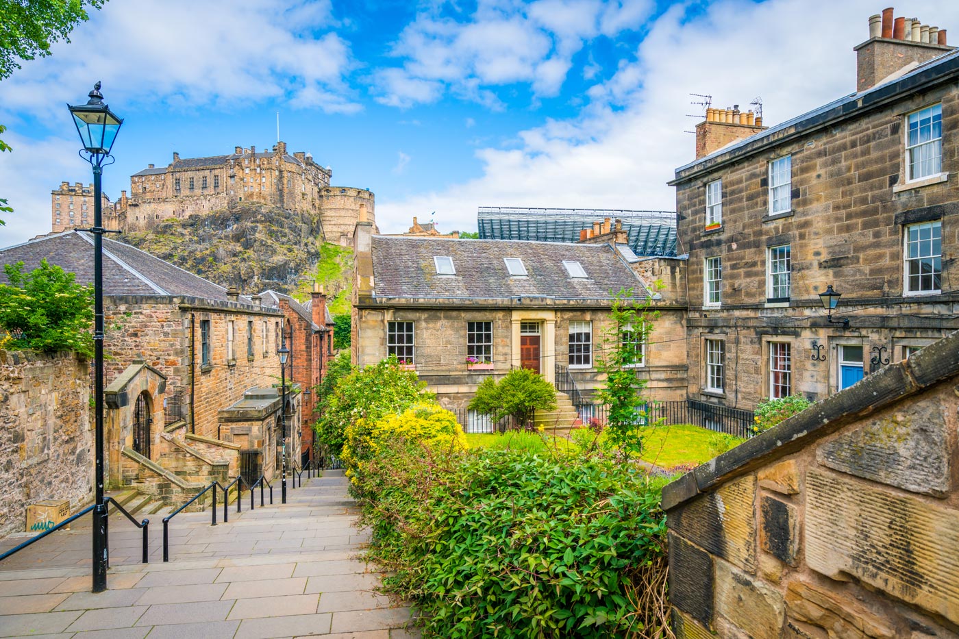 Looking towards Edinburgh Castle from The Vennel