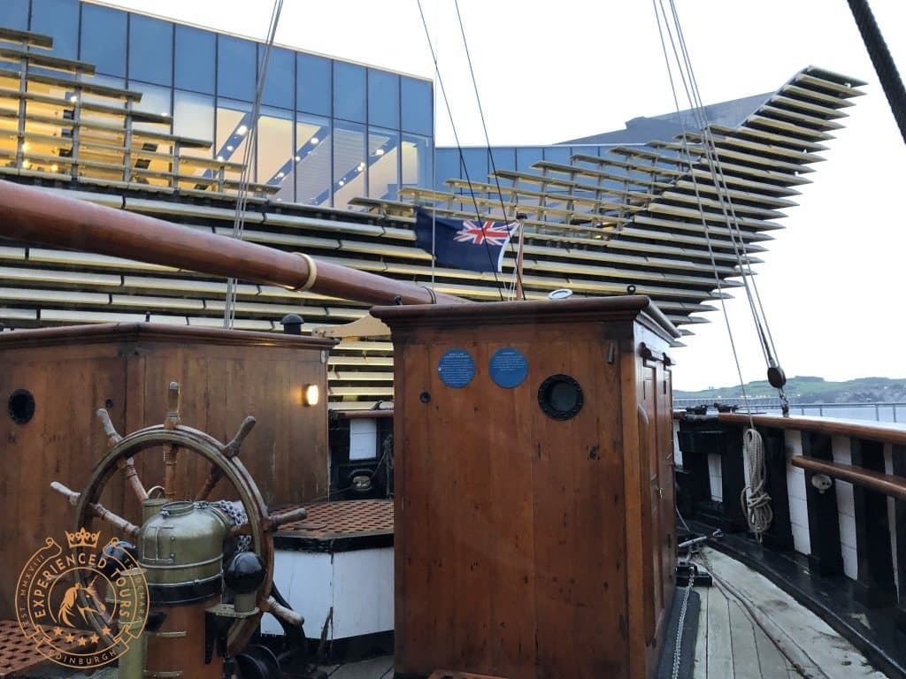 RRS Discovery stern with V&A gallery in background RRS Discovery stern with V&A gallery in background