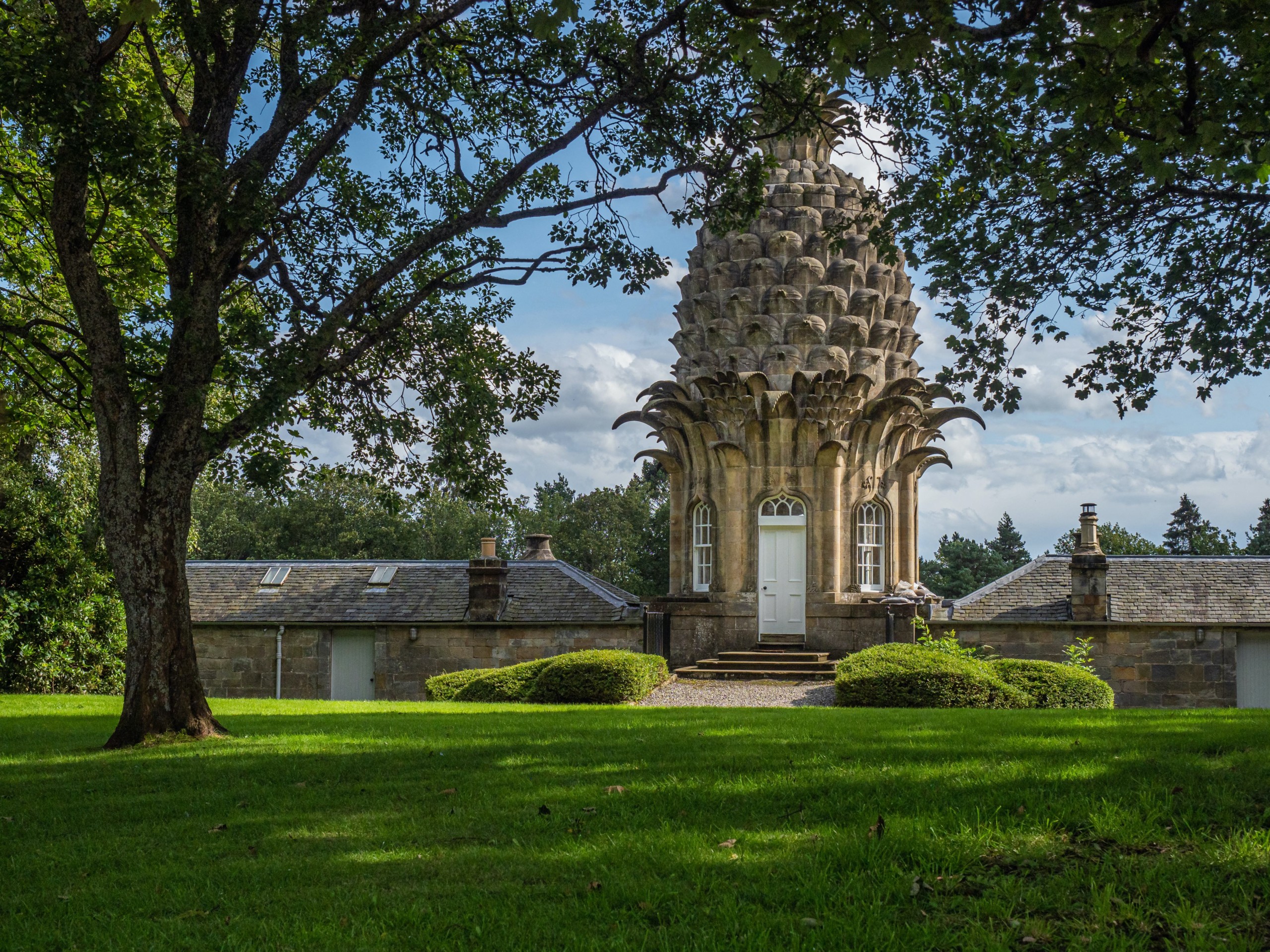 Dunmore Pineapple near Airth